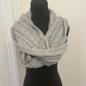 Michael Kors Chunky Cable Knit Infinity Scarf Wrap Pearl Gray Oversized NWT